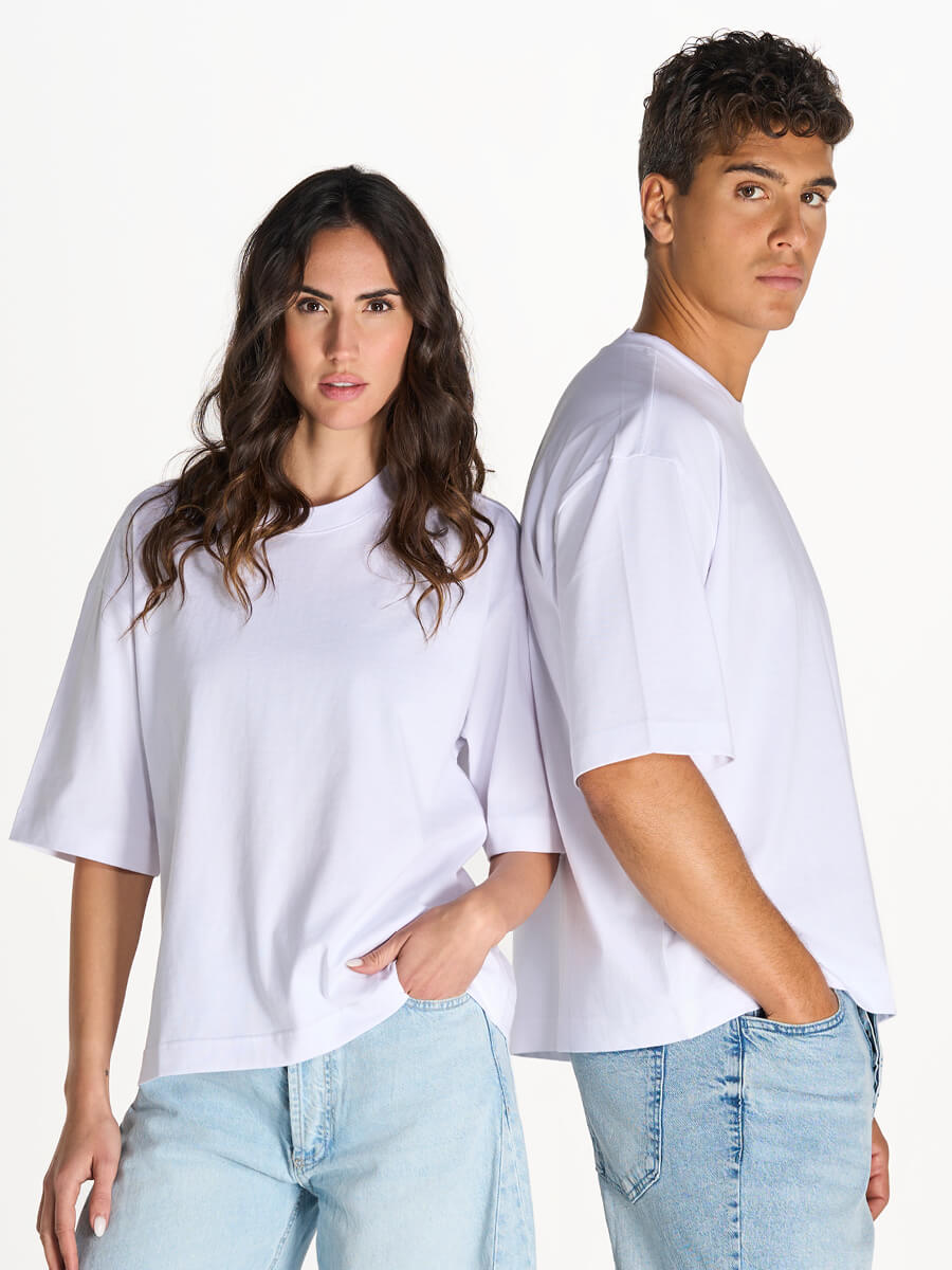 T-SHIRT OVERSIZE A MANICHE CORTE
